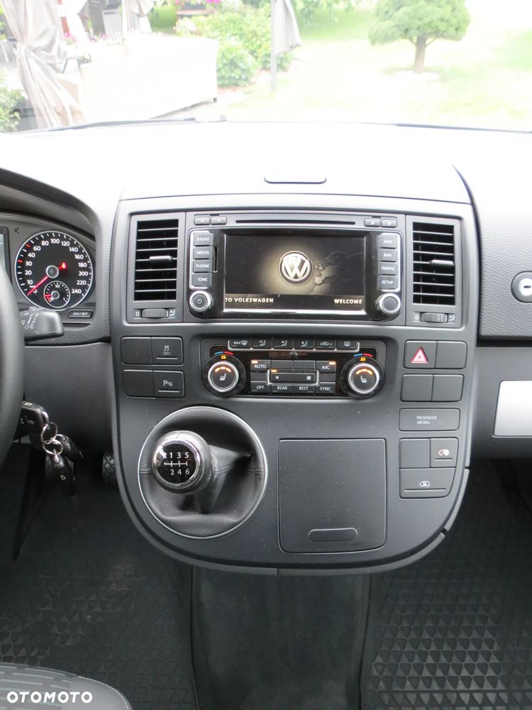 Volkswagen Multivan - 21