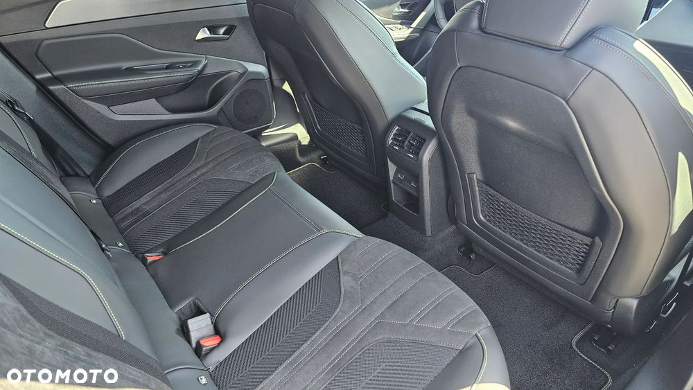Peugeot 408 1.6 Plug-in Hybrid 240 GT Exclusive e-DCS7 - 8