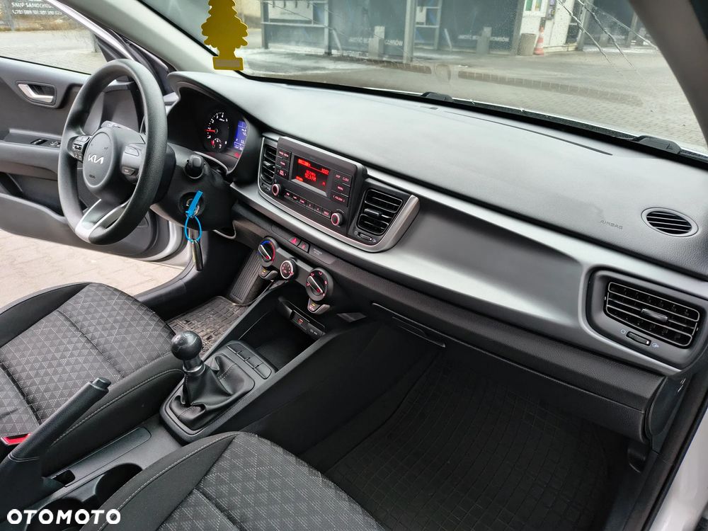 Kia Rio 1.2 L - 6