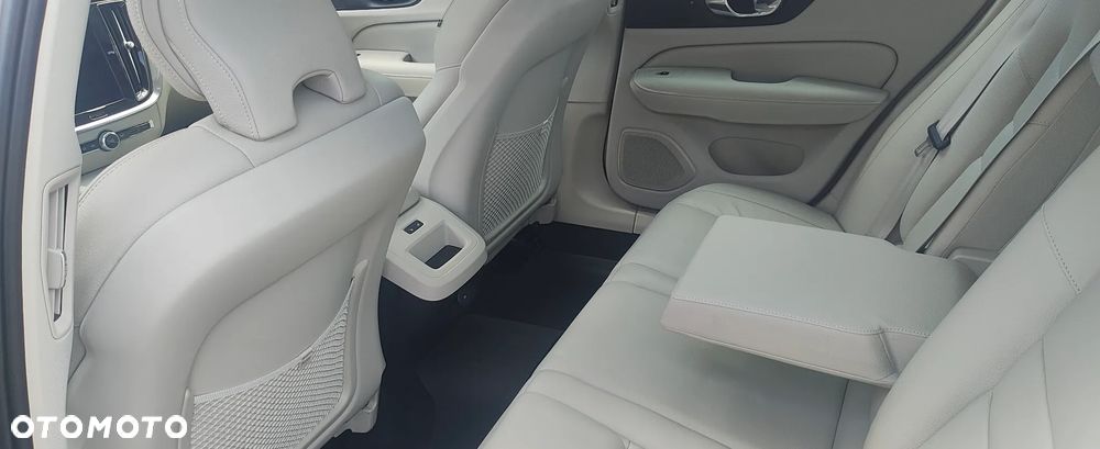 Volvo S60 B5 B AWD Plus Dark - 11