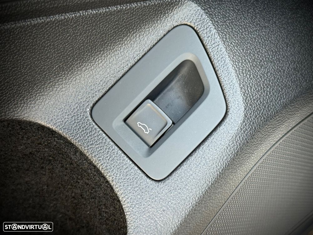 VW Passat 2.0 TDI Highline - 29