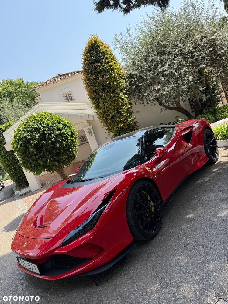 Ferrari F8 Tributo - 30