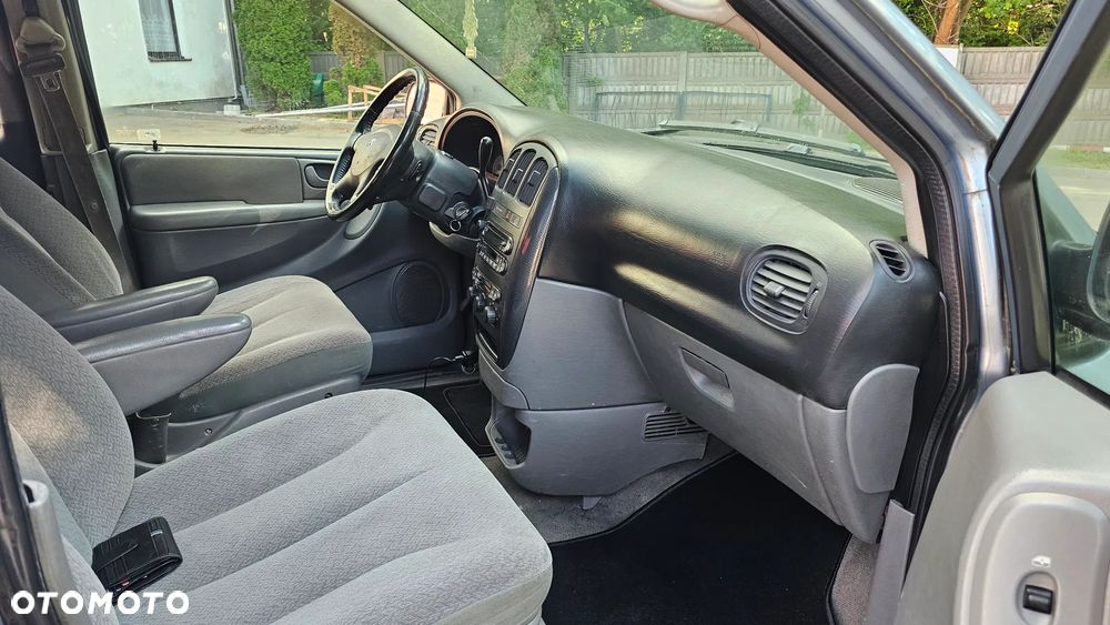 Dodge Grand Caravan - 16