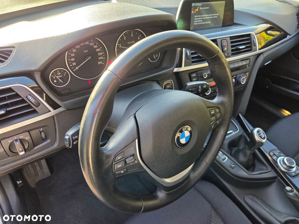 BMW Seria 3 318d xDrive - 14
