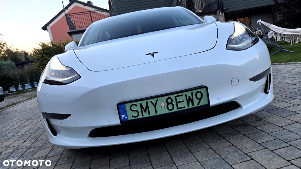Tesla Model 3 - 4