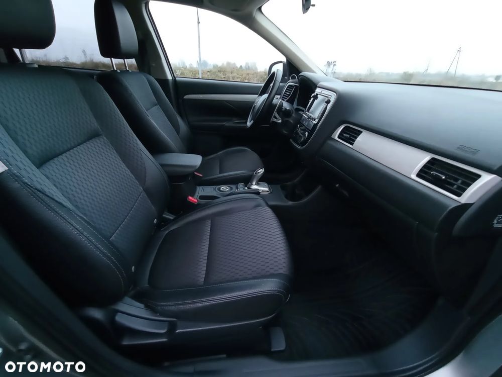 Mitsubishi Outlander - 24