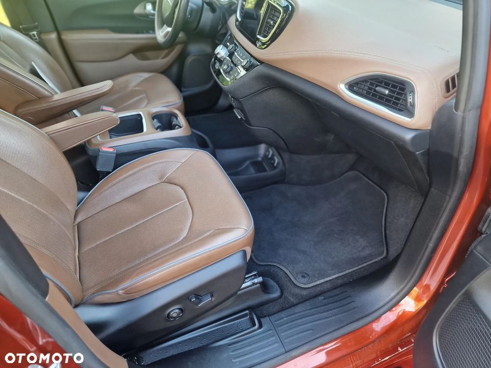Chrysler Pacifica - 12