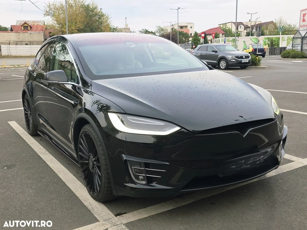 Tesla Model X - 2