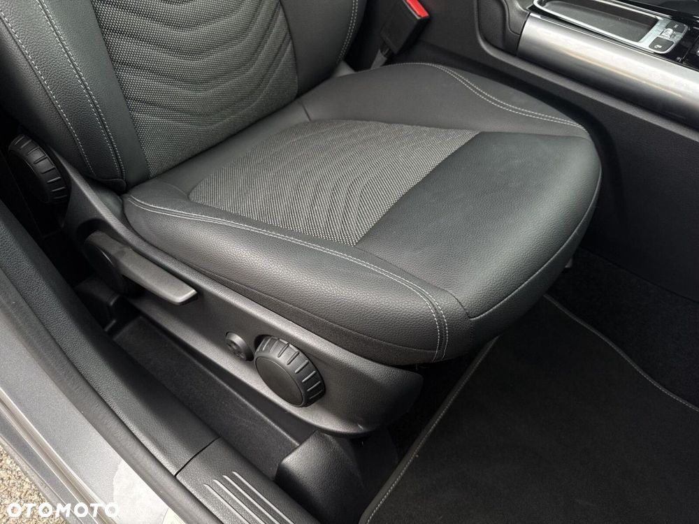 Mercedes-Benz GLA - 16