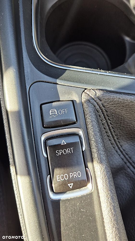 BMW Seria 3 318i Luxury Line - 15