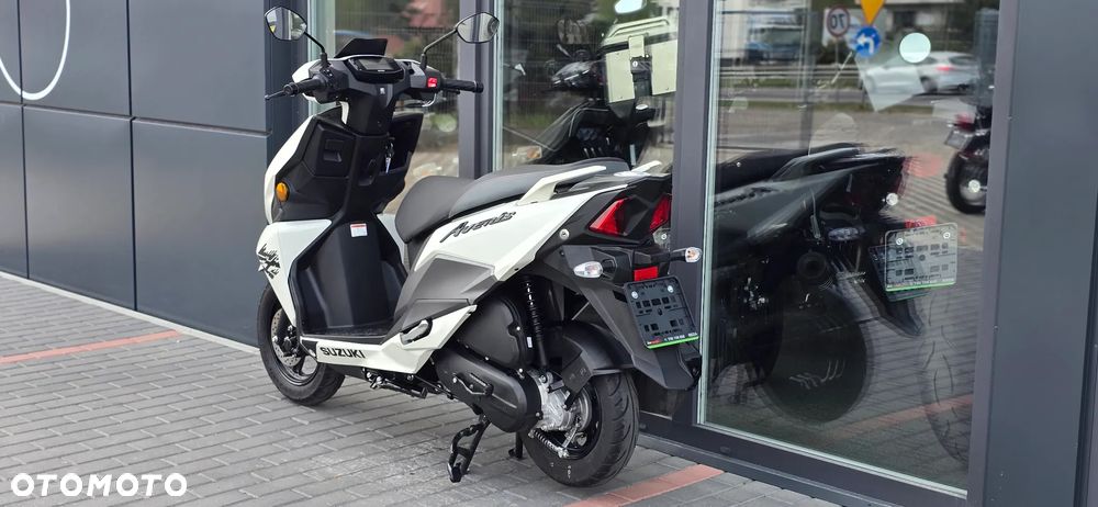 Suzuki Avenis - 25