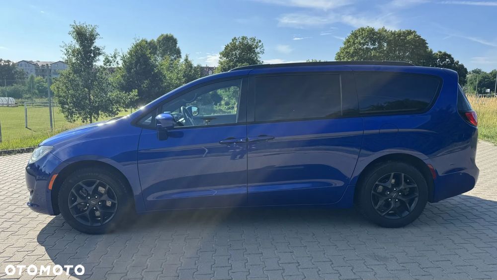 Chrysler Pacifica - 8