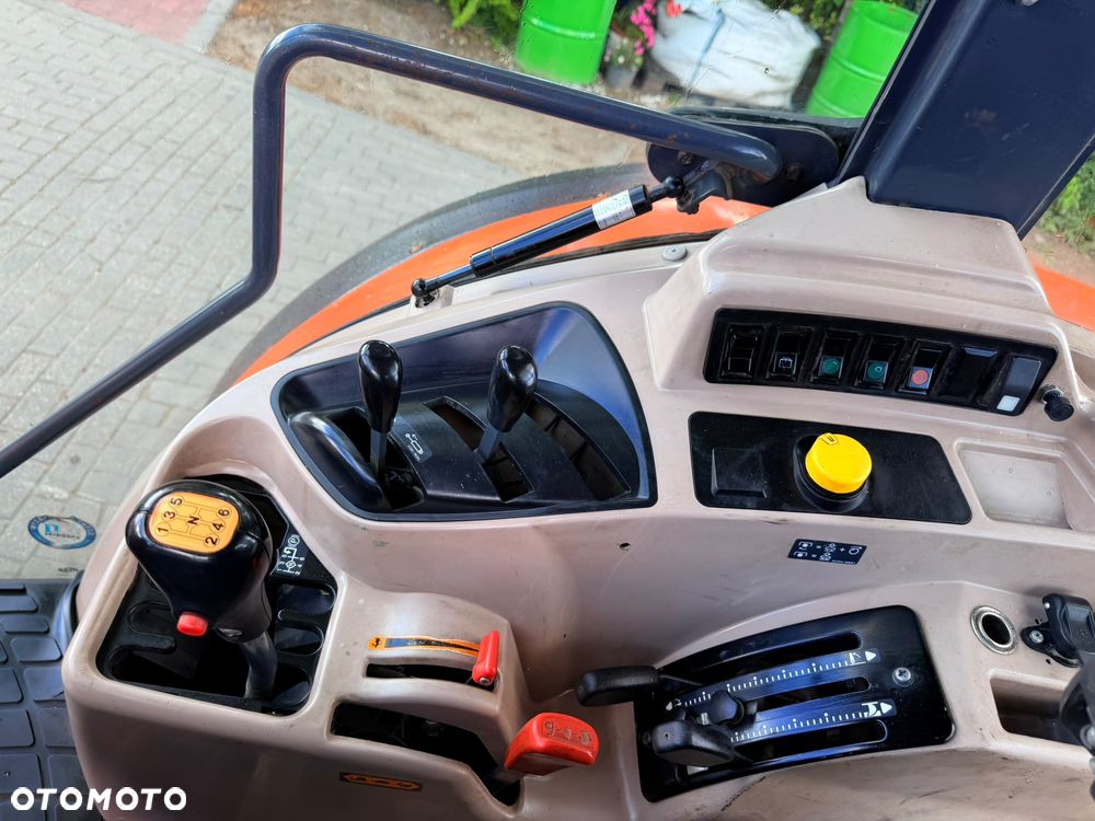 Kubota M9960 Hydraulic Shuttle - 23