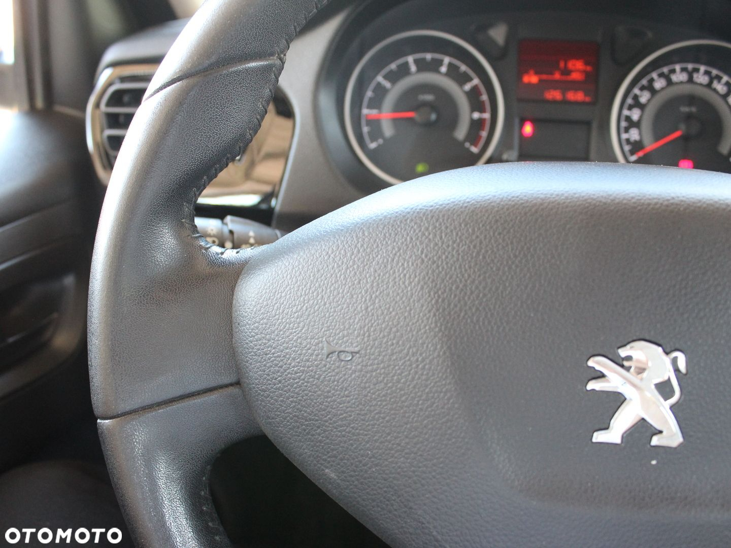 Peugeot 301 1.6 VTi Allure - 9