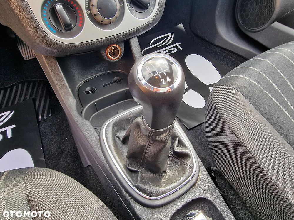 Opel Corsa 1.4 16V Edition - 18