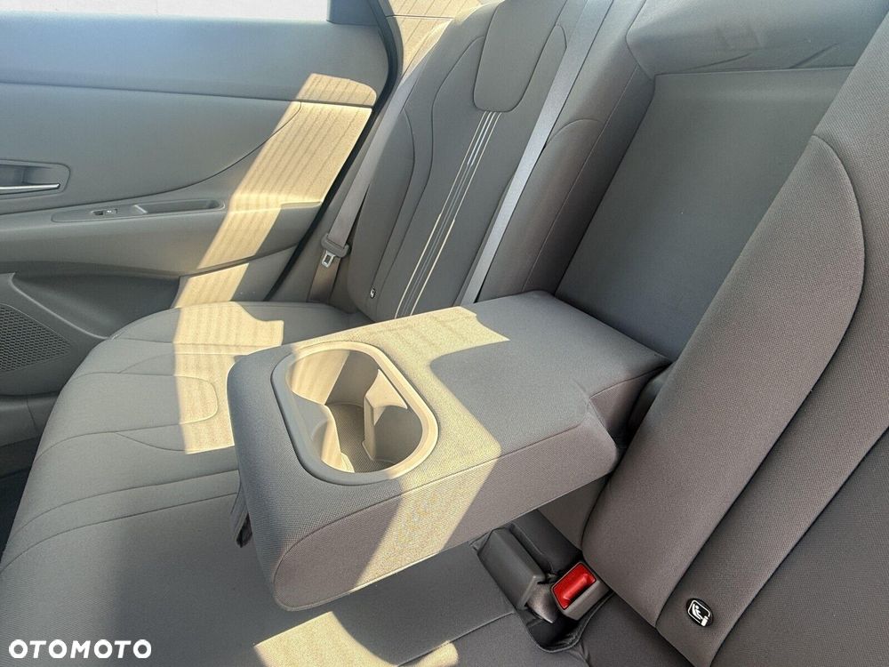 Hyundai Elantra 1.6 Smart - 23