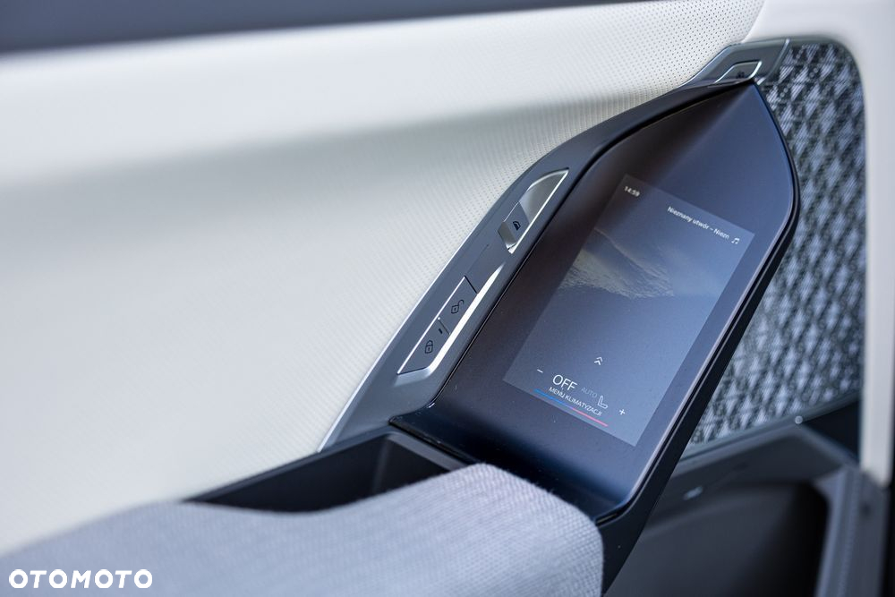 BMW Seria 7 M760e PHEV xDrive sport - 8