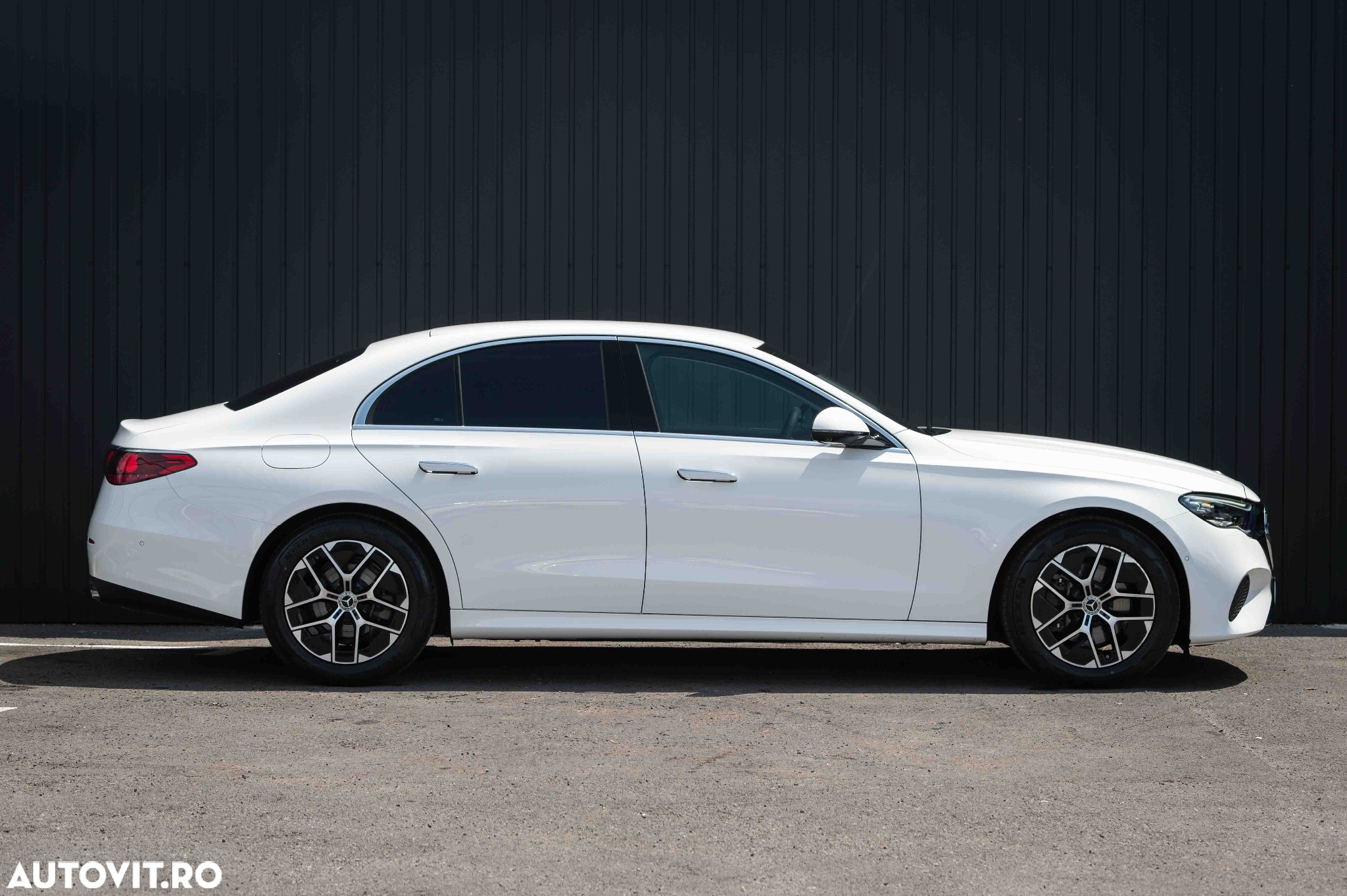 Mercedes-Benz E 220 d 4Matic 9G-TRONIC Edition AVANTGARDE - 4