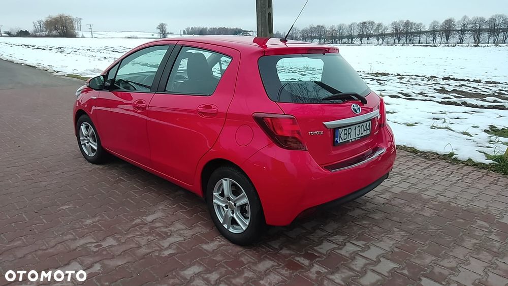 Toyota Yaris Hybrid 100 Premium - 4