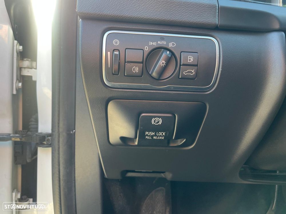 Volvo V60 D6 Twin Engine Geartronic Momentum — fotografia 15