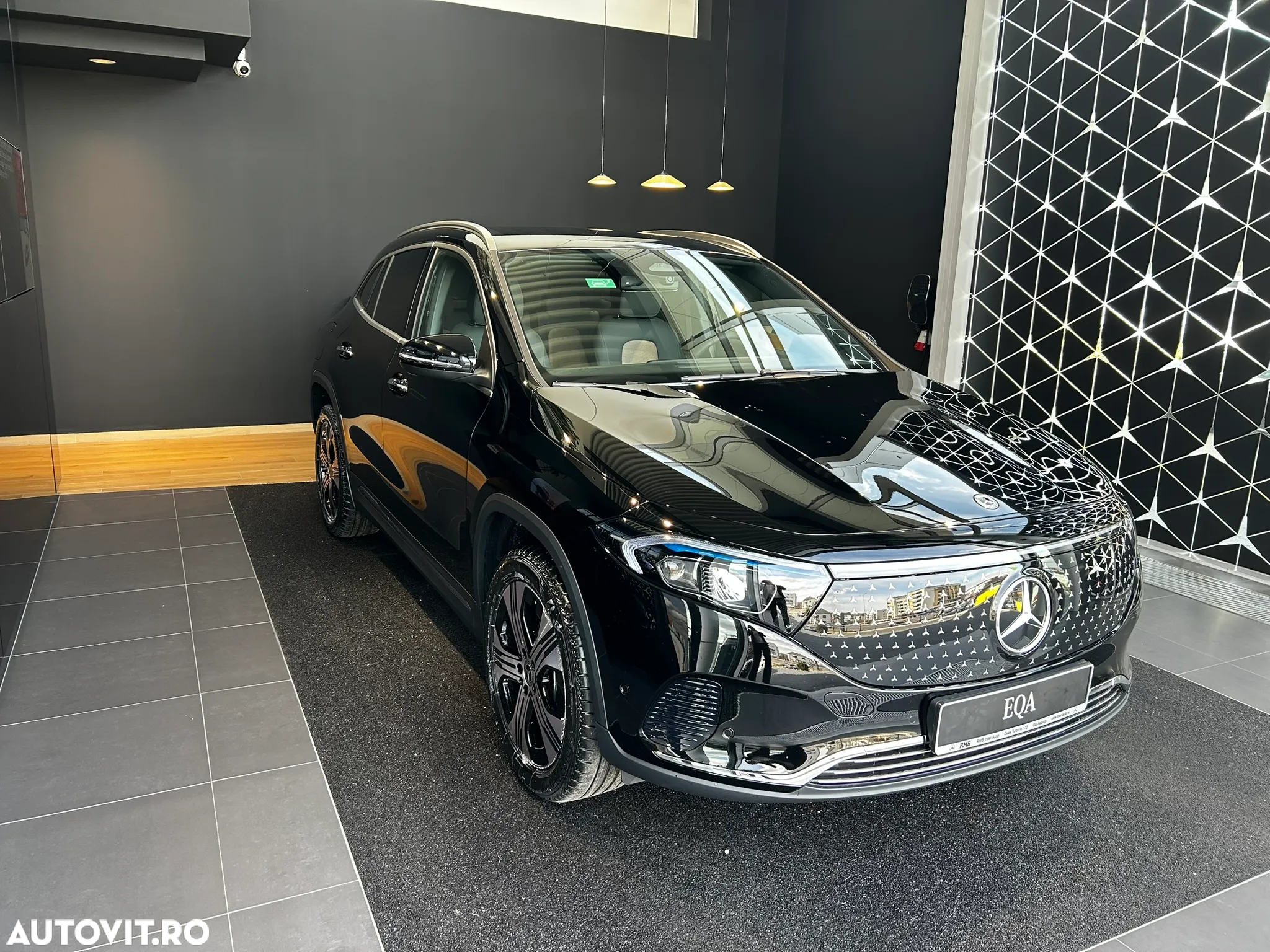 Mercedes-Benz EQA 300 4MATIC - 2