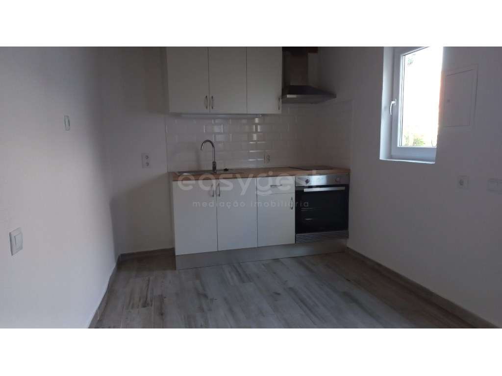 Moradia T1 Moderna e Remodelada no Centro de Amiais de Baixo - Junt... - Grande imagem: 4/13