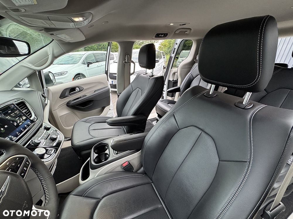 Chrysler Pacifica - 11