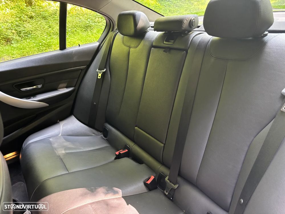 BMW 328 i Auto - 8