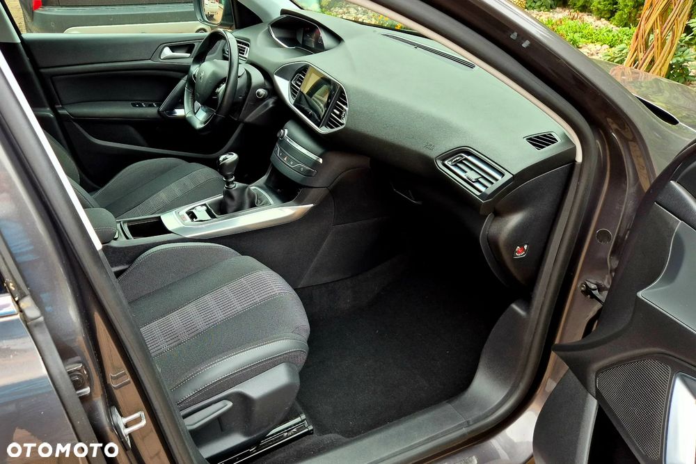 Peugeot 308 BlueHDi 130 Allure - 19