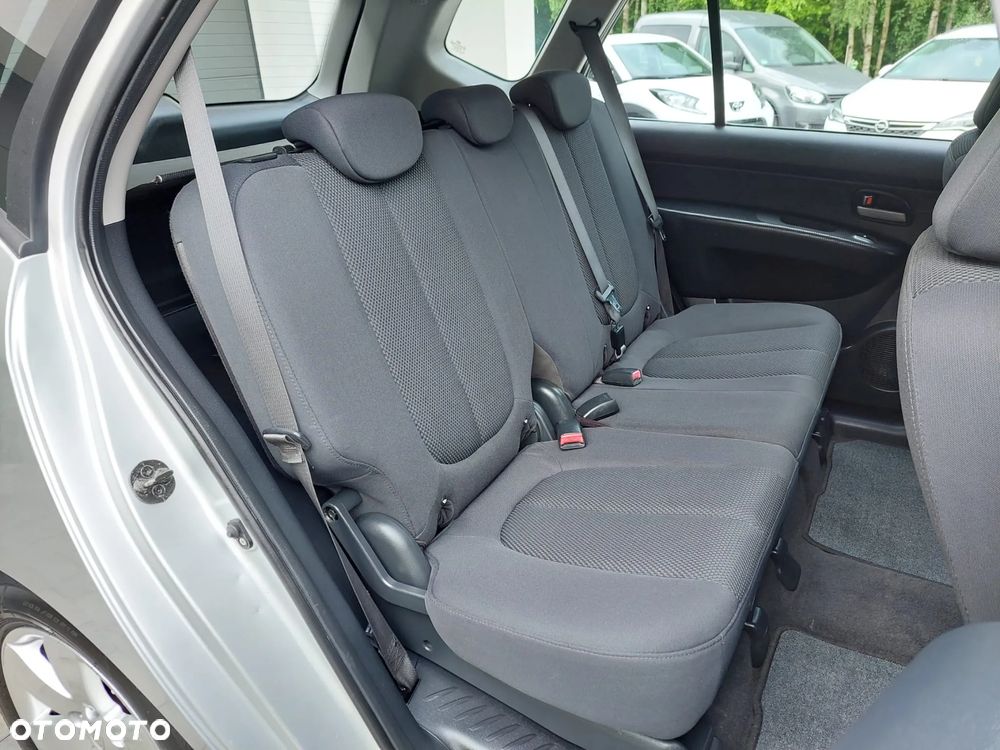 Kia Carens 2.0 CVVT EX - 29