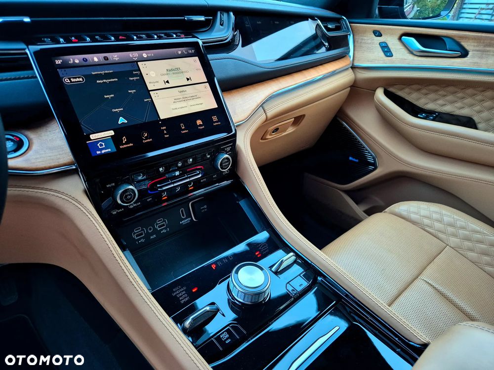 Jeep Grand Cherokee - 11