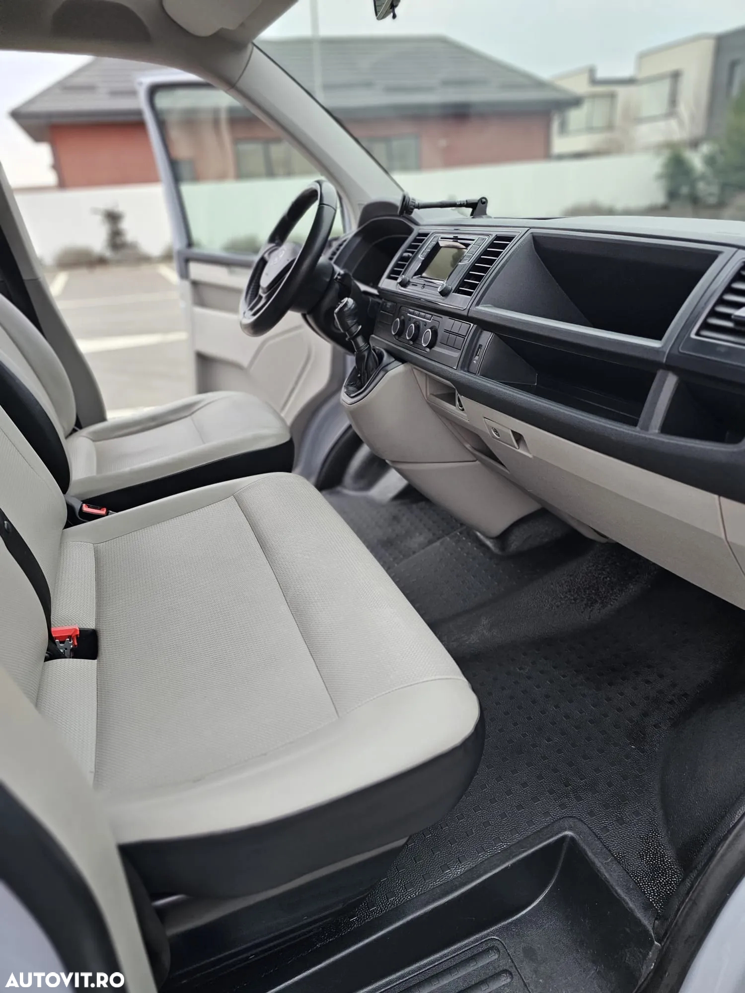 Volkswagen Caravelle - 12