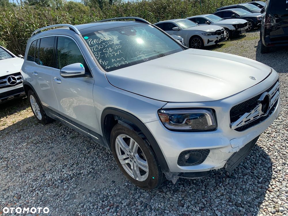 Mercedes-Benz GLB 250 4-Matic 8G-DCT - 3