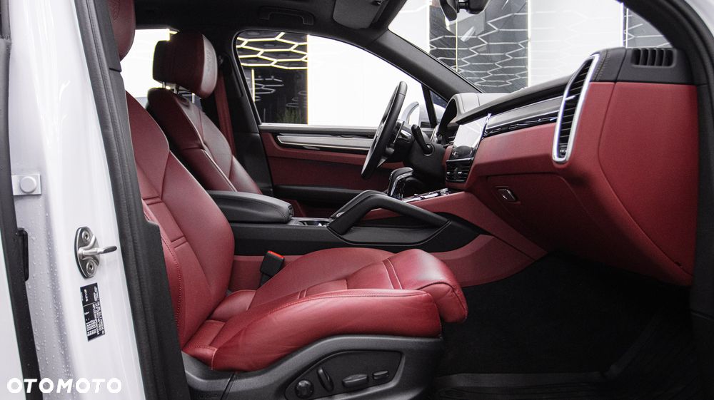 Porsche Cayenne Platinum Edition - 18