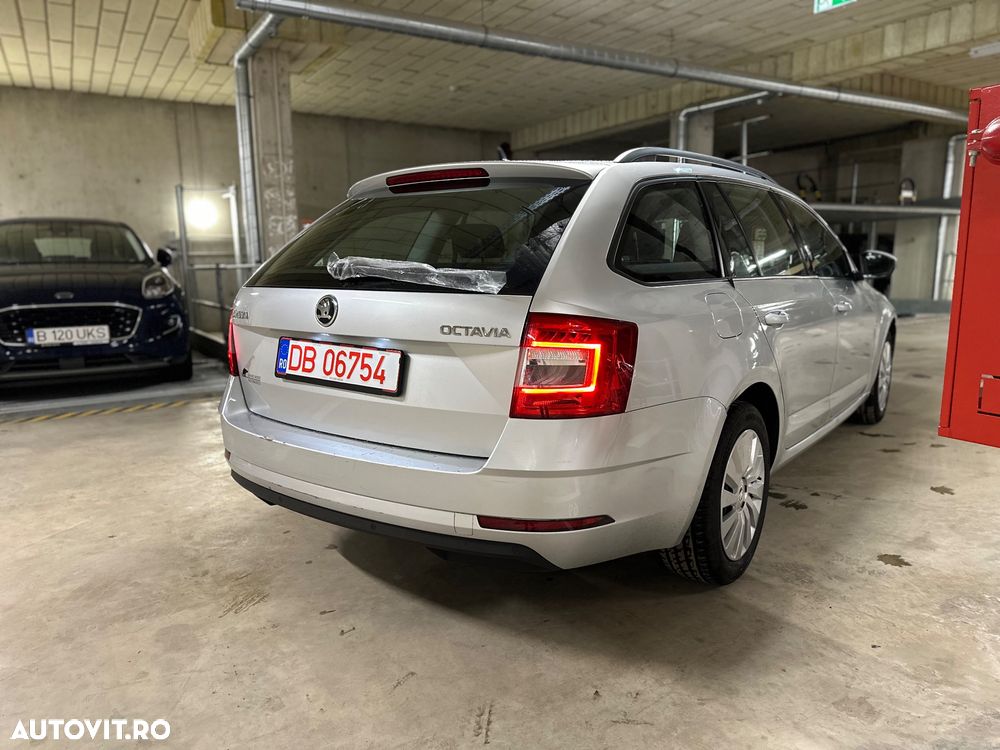 Skoda Octavia 1.6 TDI DSG Ambition - 5