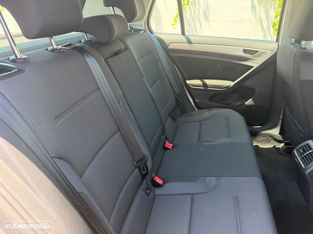 VW Golf 1.6 TDI Confortline DSG - 15
