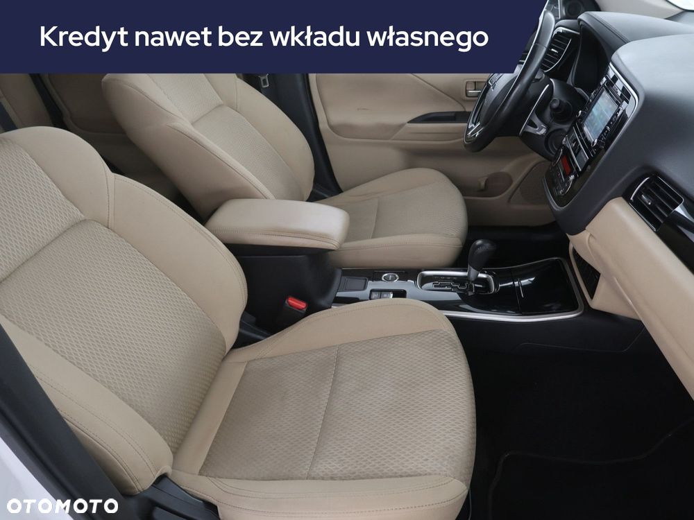 Mitsubishi Outlander - 11