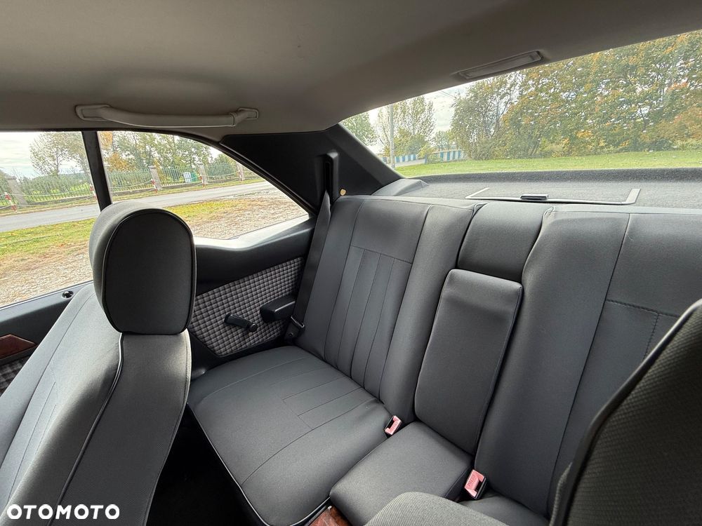 Mercedes-Benz W124 (1984-1993) - 13