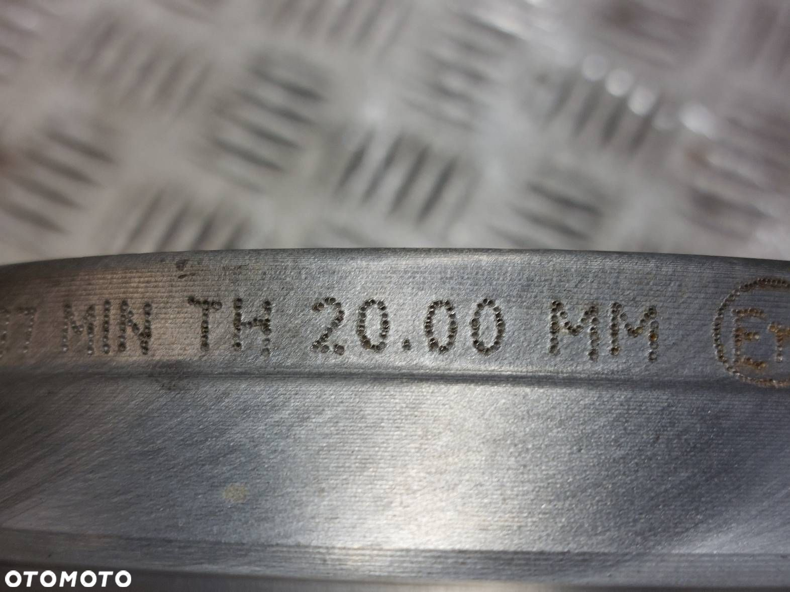 TARCZE HAMULCOWE PRZÓD + KLOCKI + ZACISKI AUDI A4 B6 1.6 8V - 8