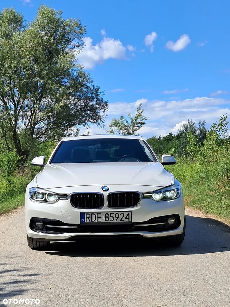 BMW Seria 3 330i - 23