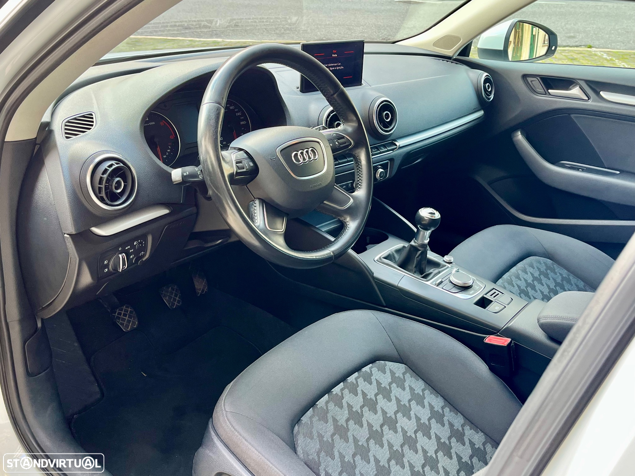 Audi A3 Sportback 1.6 TDI Attraction Ultra - 8