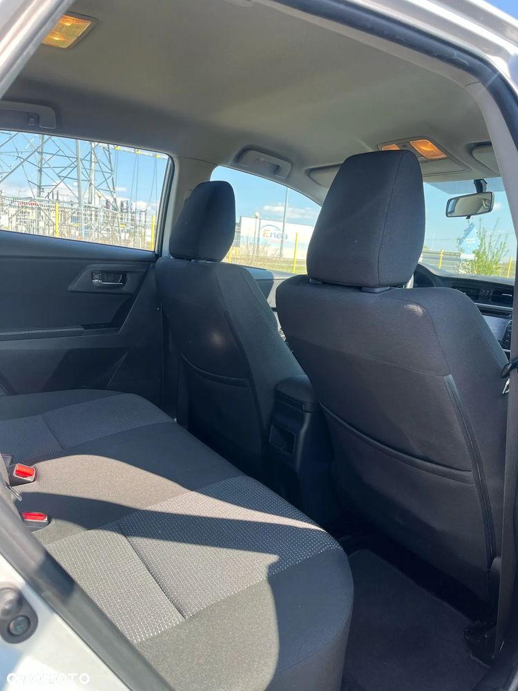 Toyota Auris 1.6 Premium - 18