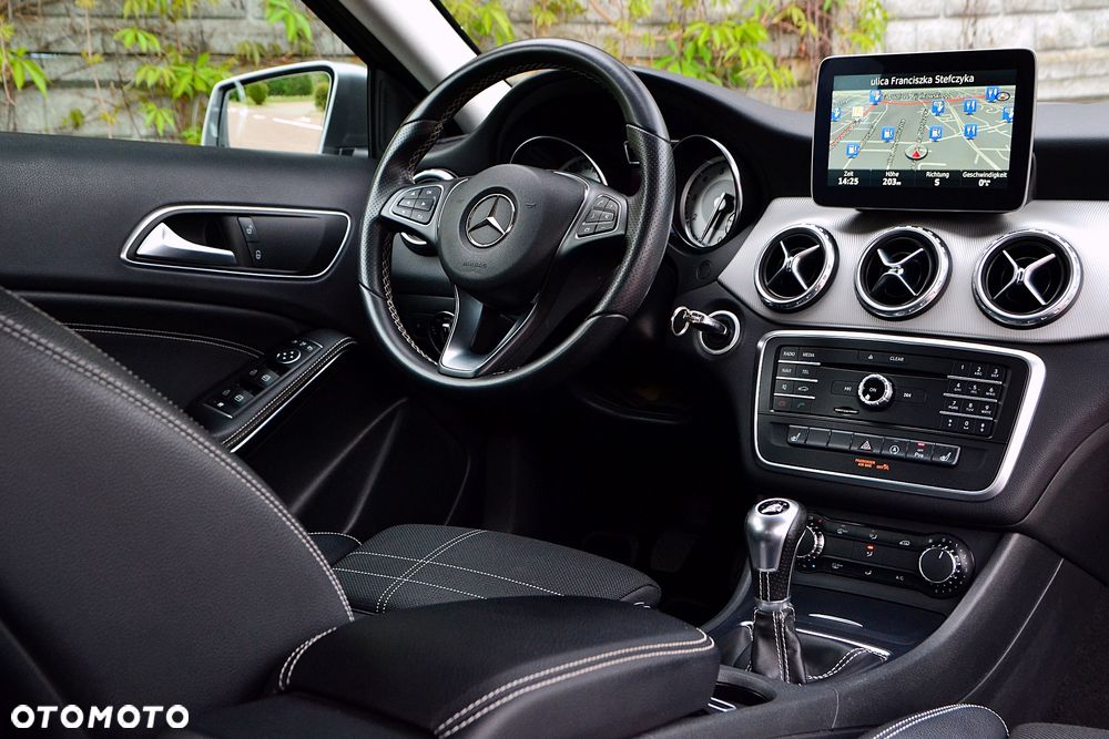 Mercedes-Benz GLA 200 Style - 16