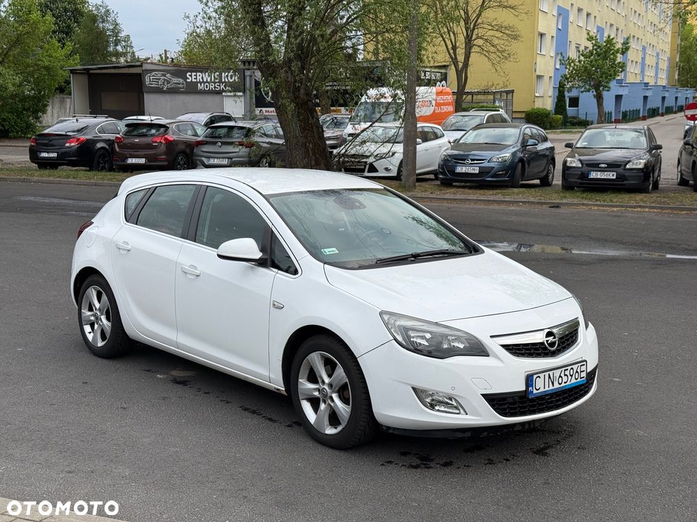 Opel Astra 2.0 CDTI Cosmo - 10