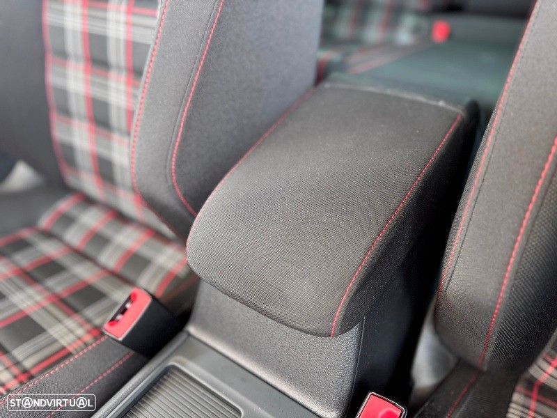 VW Golf 2.0 TSI GTI DSG Performance - 44