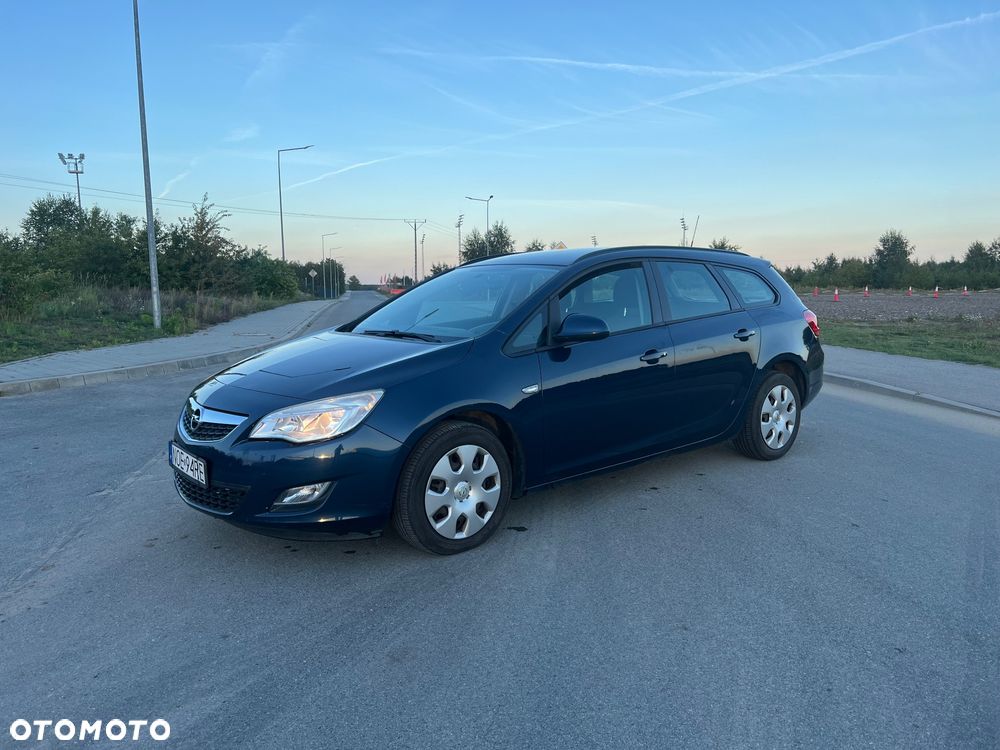 Opel Astra 2012 photo 2