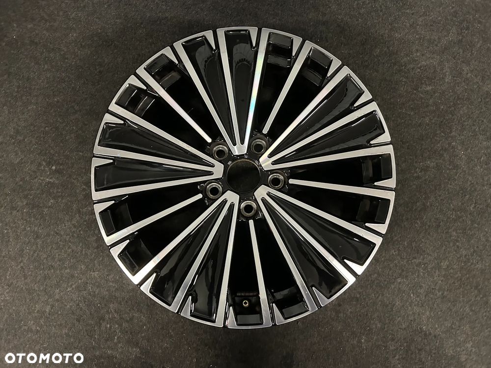 Alufelga VW Passat B9 17 cali 5x112 1szt. Ładna! 3J0601025C - 1