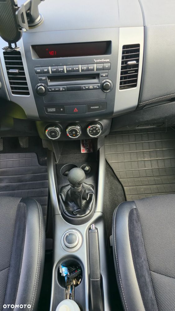 Mitsubishi Outlander - 14