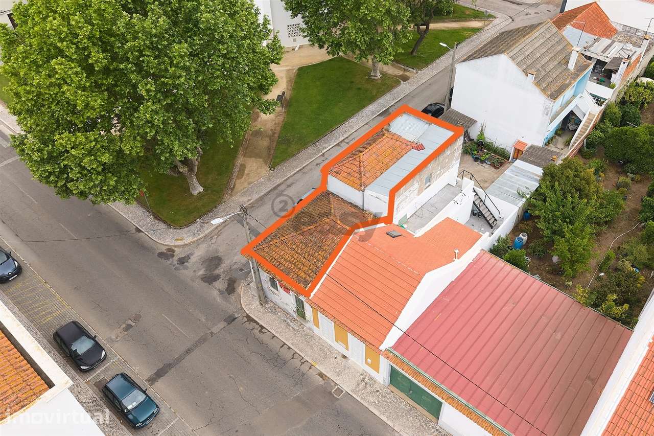 Moradia T3, 2 pisos para remodelar numa das zonas mais bonitas, Almeir - Grande imagem: 4/41
