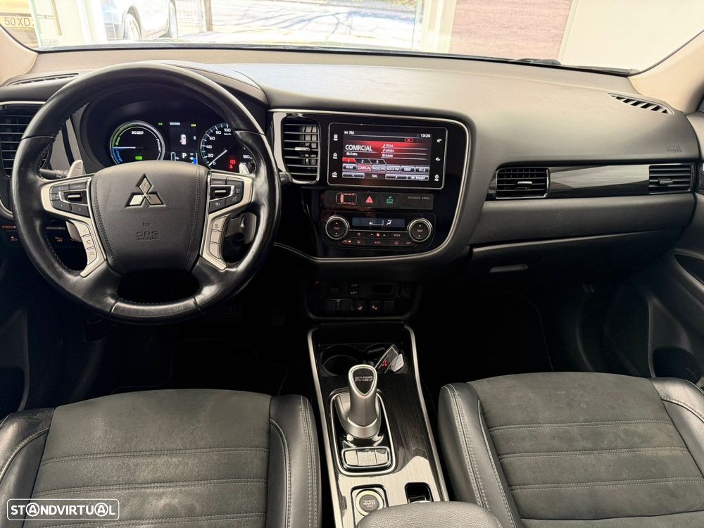 Mitsubishi Outlander 2.0 Instyle Navi - 8